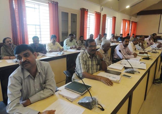 ಅಂತರ್ಜಲ ಮಟ್ಟ   ಕುಸಿಯದಂತೆ ಕಾರ್ಯಕ್ರಮ ರೂಪಿಸಿ: ಜಿಲ್ಲಾಧಿಕಾರಿ ಮೀರ್ ಅನೀಸ್ ಅಹ್ಮದ್